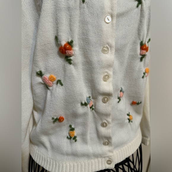 Vintage Embroidered Flower Cardigan - Picture 2 of 8